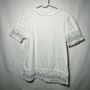 Mittoshop Medium white T-shirt with lace accents